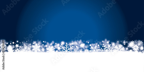Dekoratives Weihnachtsmotiv mit Schnee auf blauem Hintergrund