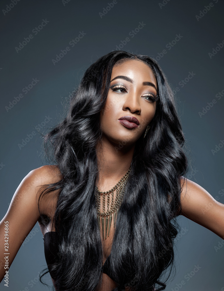 Naklejka premium Black woman with long luxurious shiny hair