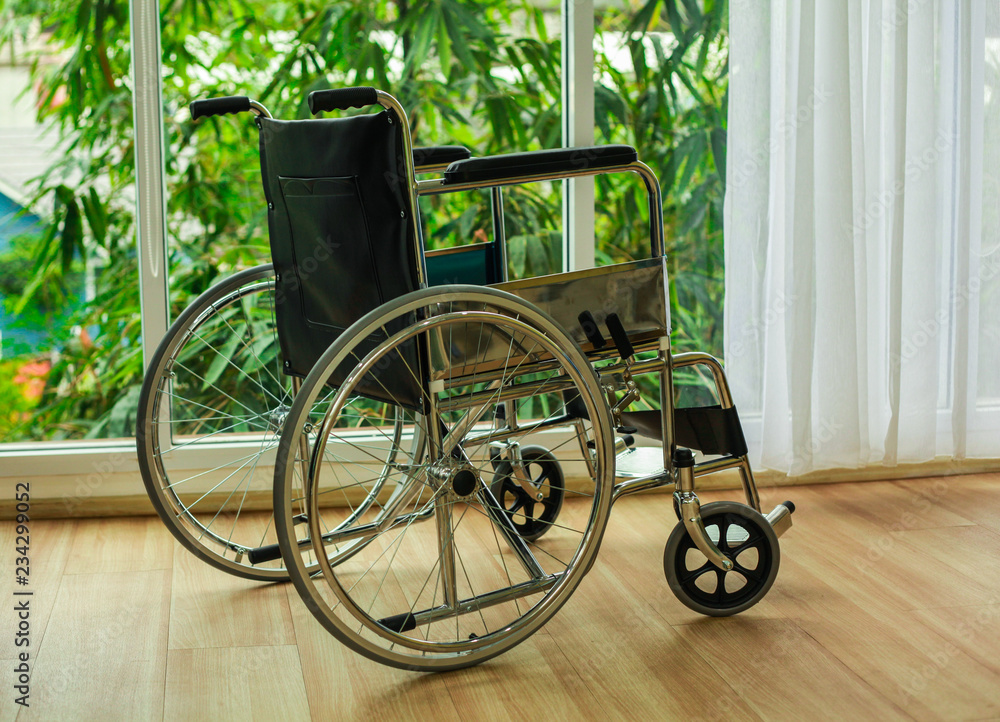 Wheelchair seat of the hand wheel. To propel itself the main component is seated at the foot wheel, two small front wheels. \big wheel and two rear wheels.