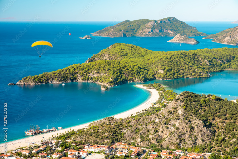 Naklejka premium Laguna Oludeniz w morze krajobraz widok plaży