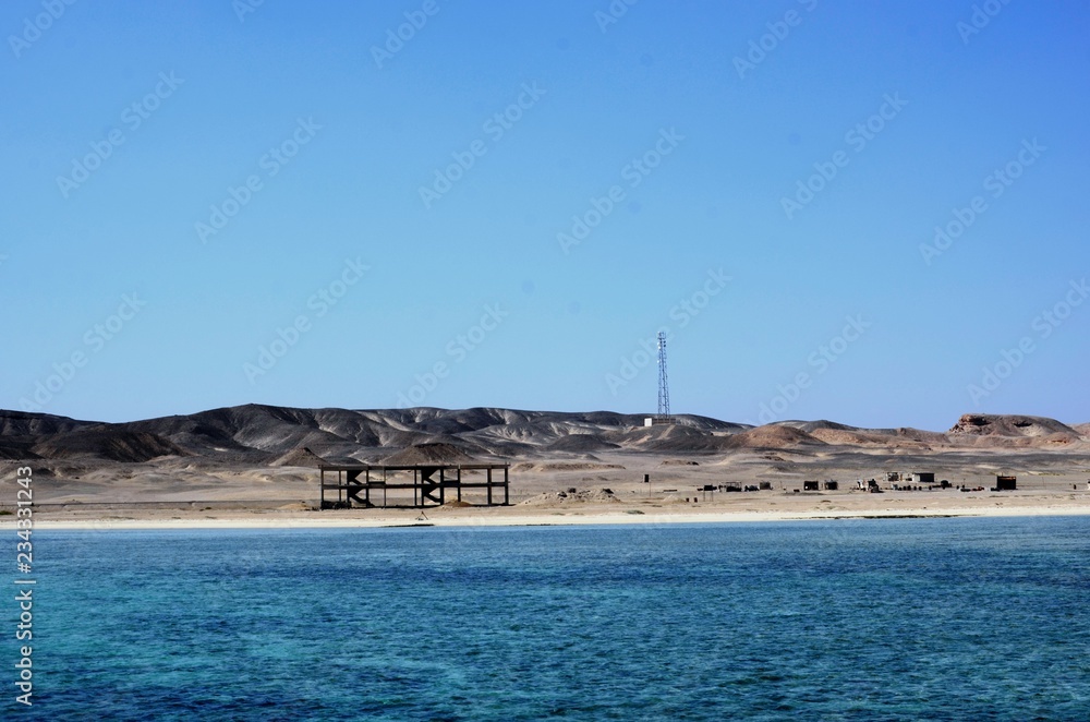 Bateau sur le site de plongée de Marsa Shona (Mer Rouge - Sud de l’Egypte)
