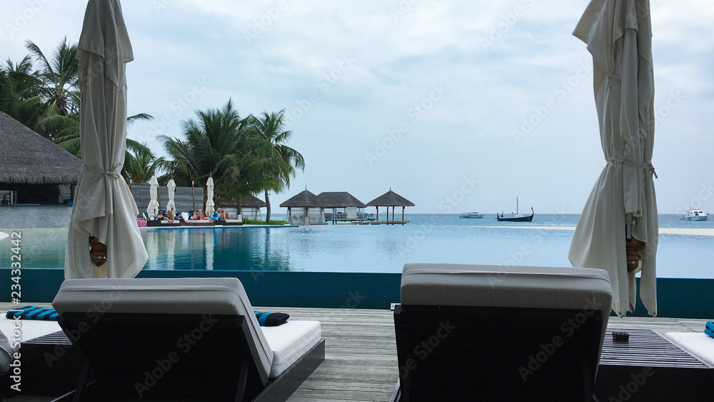 Fototapeta premium Infinity pool in Maldives