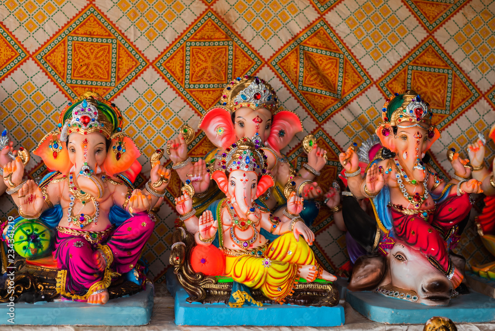Φωτογραφία Idols of Hindu lord Ganesh/Ganesha being sold in Goa, India on the occasion of G