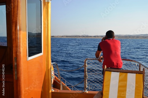 Bateau de plaisance « Néfertari » au large de port Ghalib (Egypte)
 photo