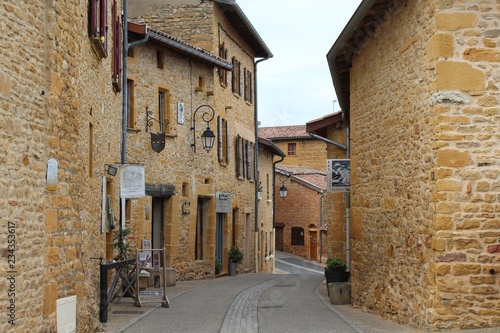 Obraz na płótnie OINGT - VILLAGE DU BEAUJOLAIS TYPIQUE EN PIERRES DOREES - RHONE