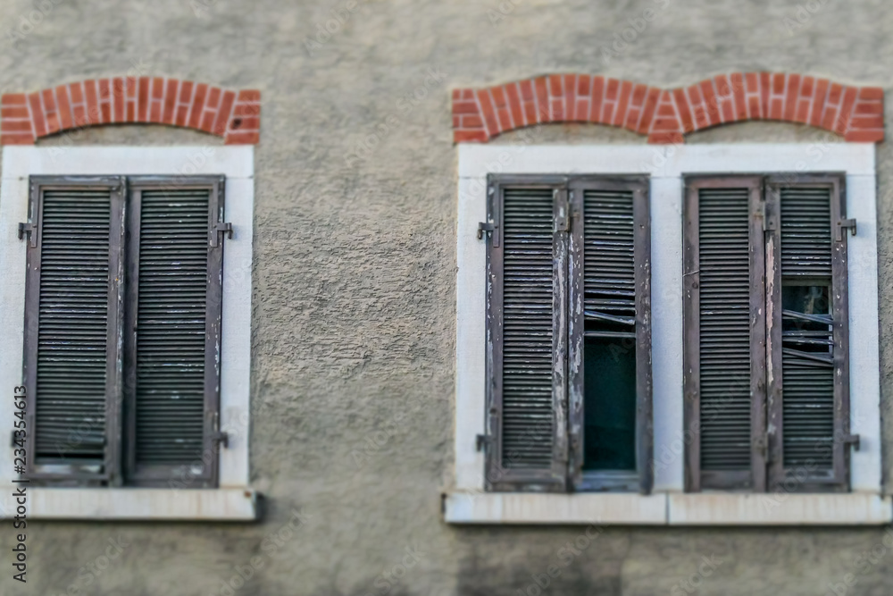 Kaputte Fensterläden