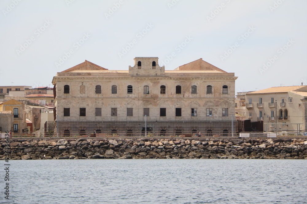 Naklejka premium Boatstrip around the coast of Syracuse at the Mediterranean Sea, Sicily Italy
