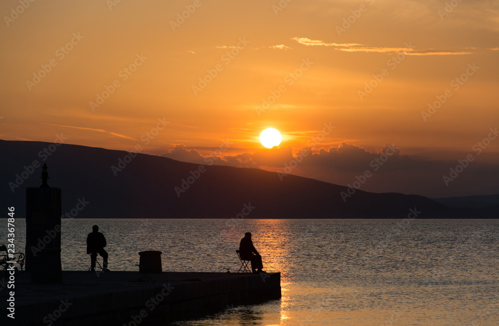 Sonnenuntergang bei Senj, Kroatien