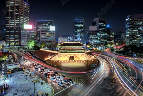 Obraz na płótnie View of downtown at namdaemun gate in seoul south Korea w salonie