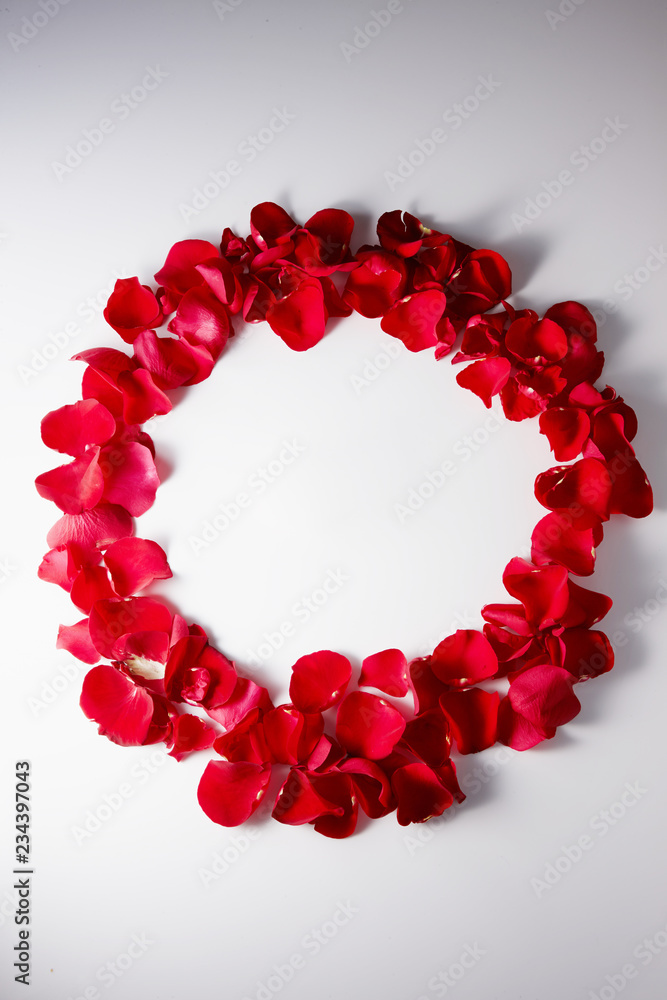 decorate rose petals in a circle