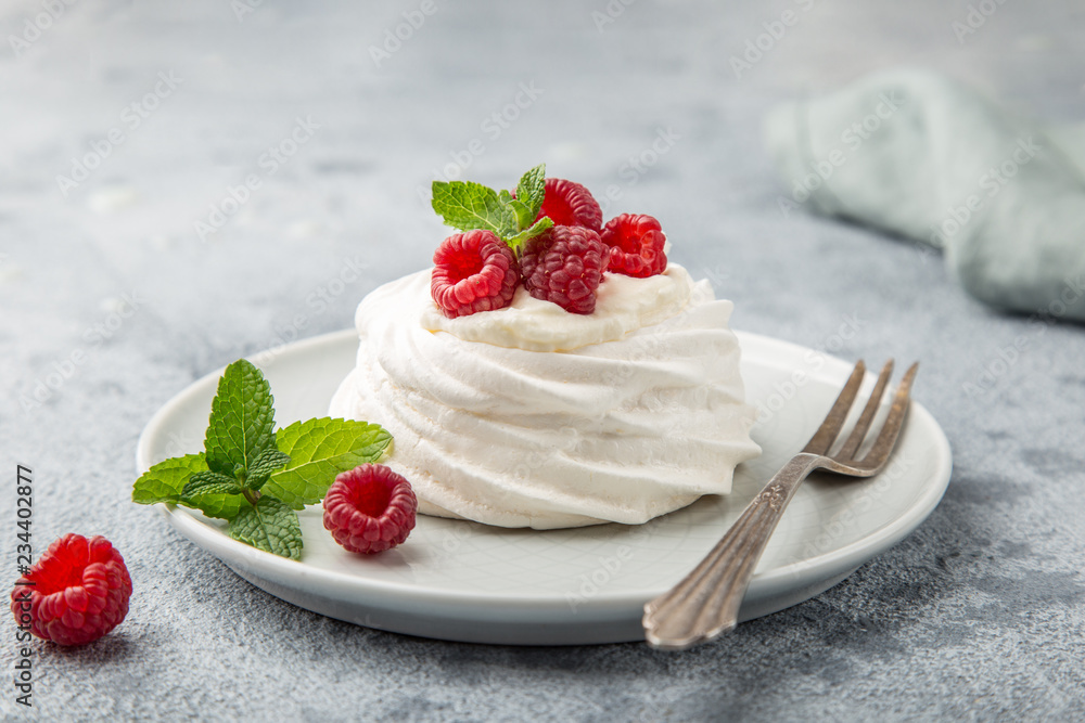 mini pavlova meringue cake with whipped cream and fresh raspberry mini pavlova meringue cake with whipped cream and fresh raspberry