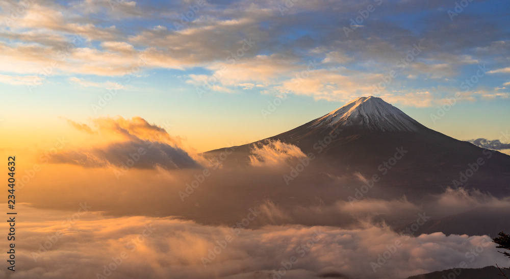 新道峠より雲海と富士山 新道峠より雲海と富士山