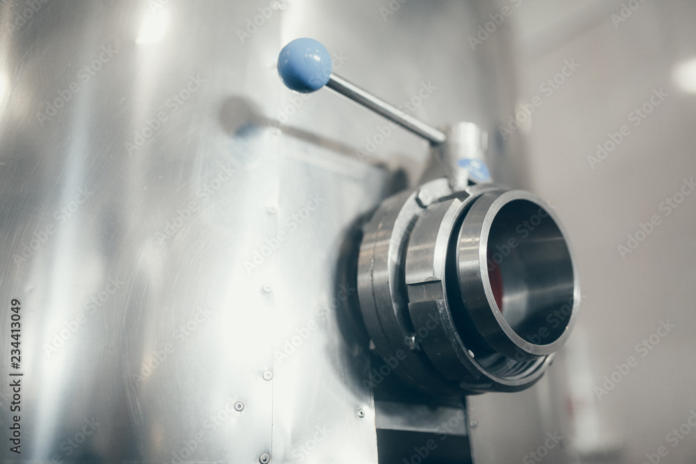 Obraz premium Production of milk and yogurt at the plant. Metal units and tanks for storage and transportation.