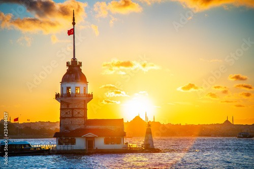 Maiden's tower - Istanbul, Turkey photo