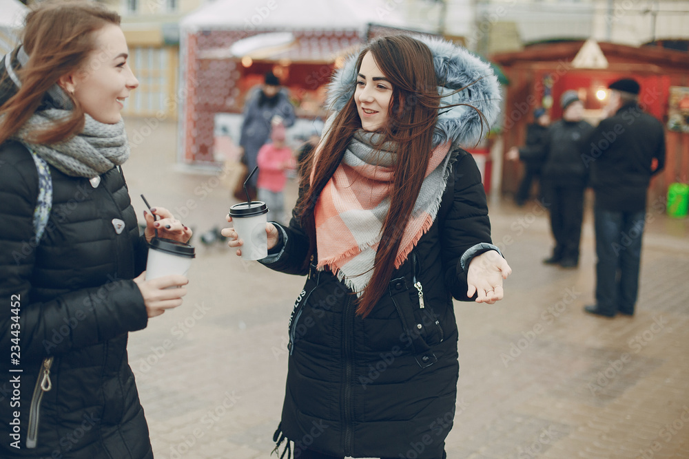 Naklejka premium girls in city