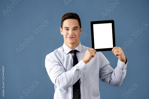 Young businessman with tabl...