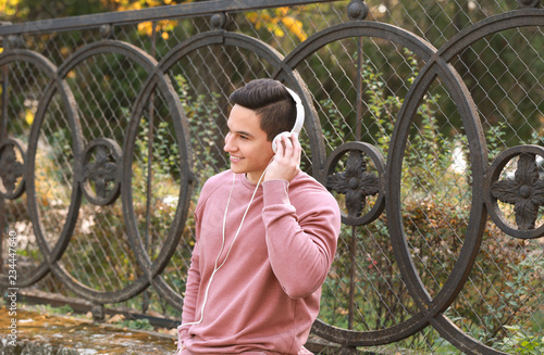 Young man listening to musi...