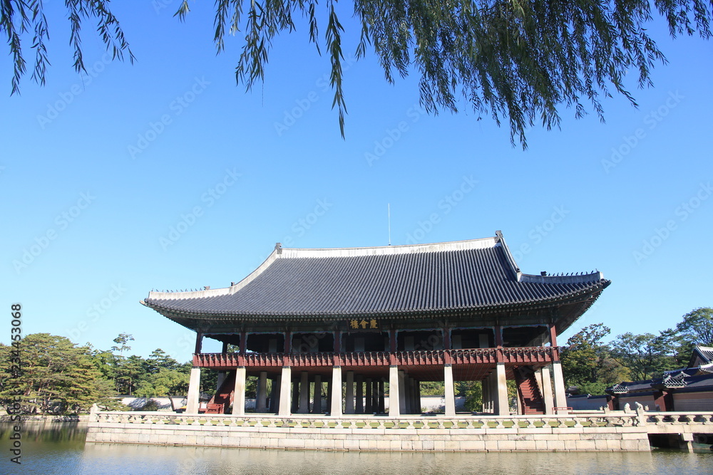 Naklejka premium Royal Banquet Hall inside Gyeongbokgung Palace in Seoul, South Korea. Writing on the building: Gyeonghoeru Hall
