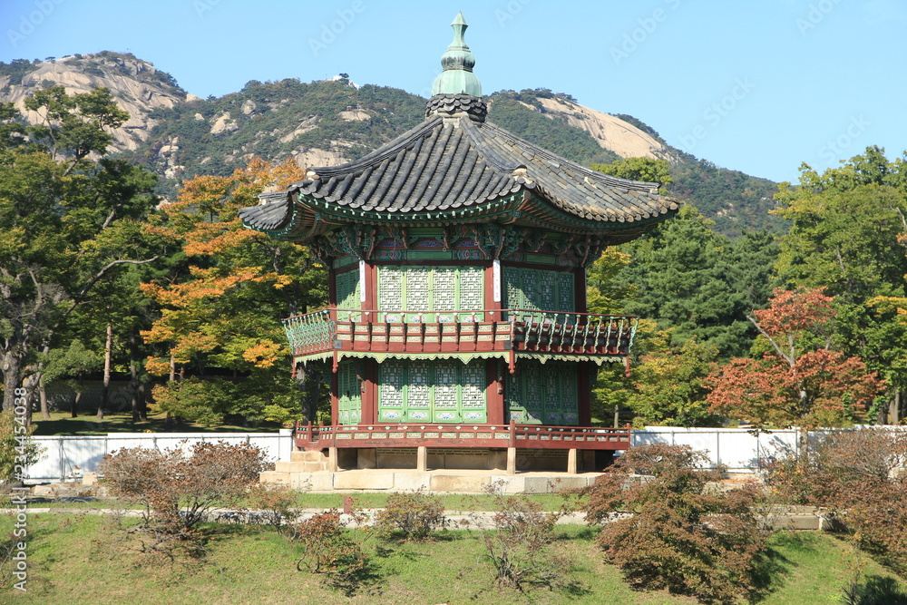 Fototapeta premium Gyeongbokgung Palace in Seoul, South Korea