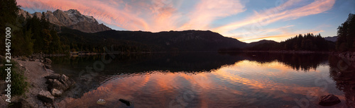 Wallpaper Mural Tolles Landschaftspanorama am Eibsee bei Sonnenuntergang mit Zugspitze Torontodigital.ca