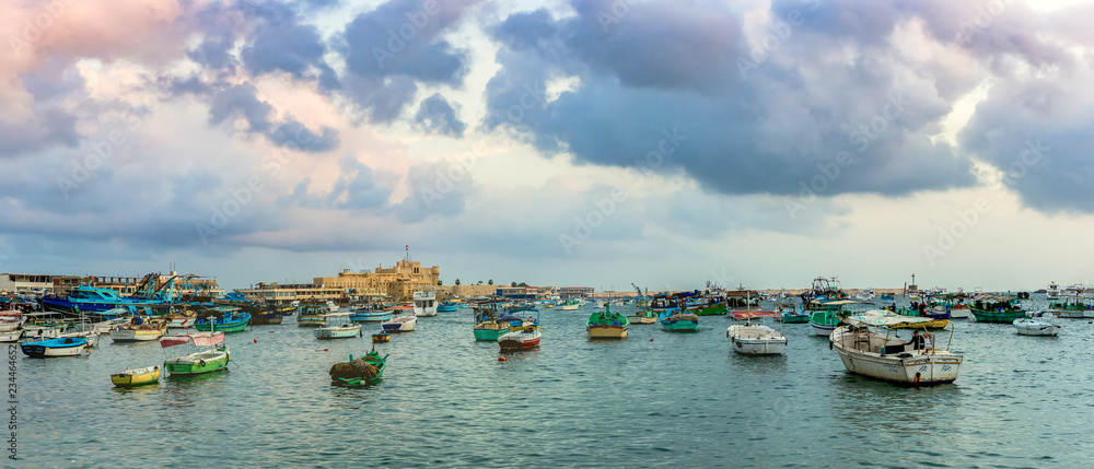 Εκτύπωση καμβά ALEXANDRIA, EGYPT - NOVEMBER 20, 2016: Cityscape with egyptian fisher boats, vessels and ships in the seaport at sunrise
