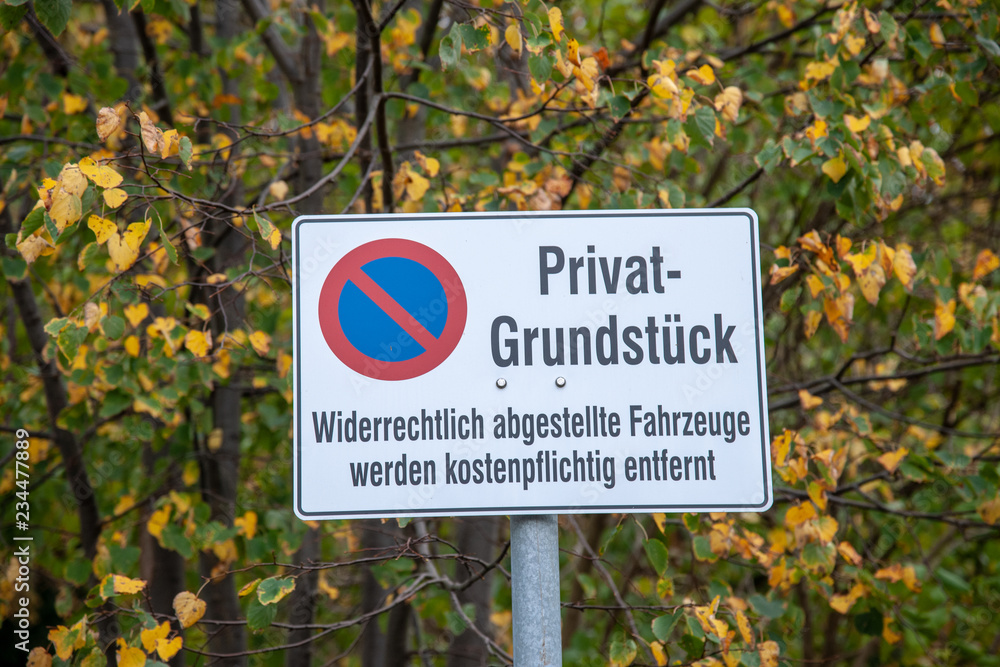 Schild zeichen verkehrszeichen privat grundstück parken verboten - obrazy, fototapety, plakaty 