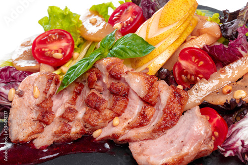 grilled meat : beef ( lamb ) garnished with tomatoes ,lettuce