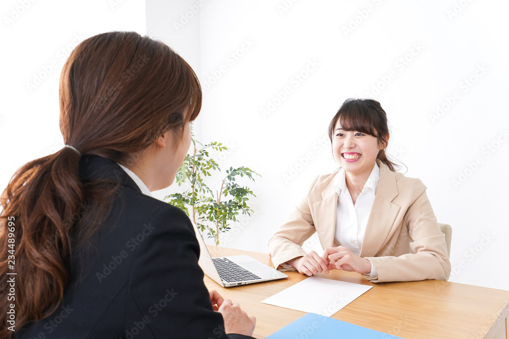 商談・ビジネスウーマン・取引