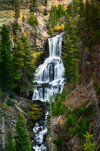 Fototapeta Naklejka Na Ścianę i Meble -  Undline Falls, Yelowstone National Park