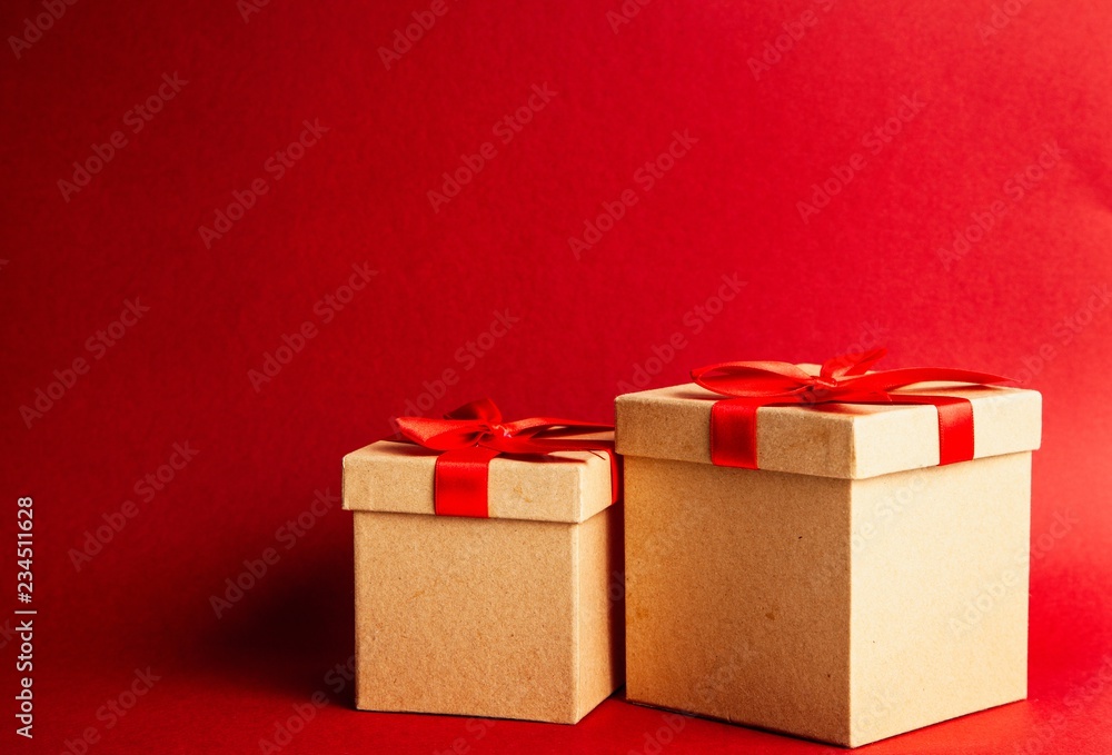 Obraz premium Gift boxes on red background