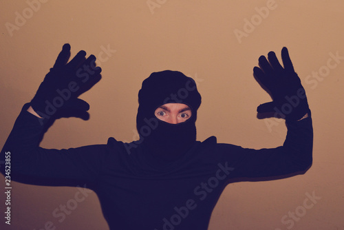 masked thief 