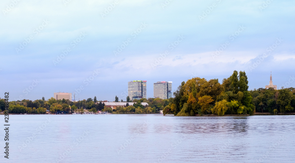 Obraz premium Landscape of Herastrau lake