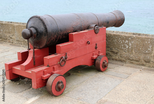 canon  sur les rempart de saint malo photo