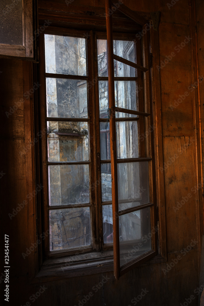 Broken Glass In The Windows Of An Old Abandoned Mystical House A 1000 F 234541477 GaGteoZqovjXIjq0sfxAjKVPqnHAzOgV