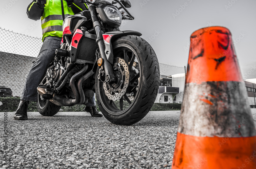 moto école/motard apprenti Stock Photo | Adobe Stock