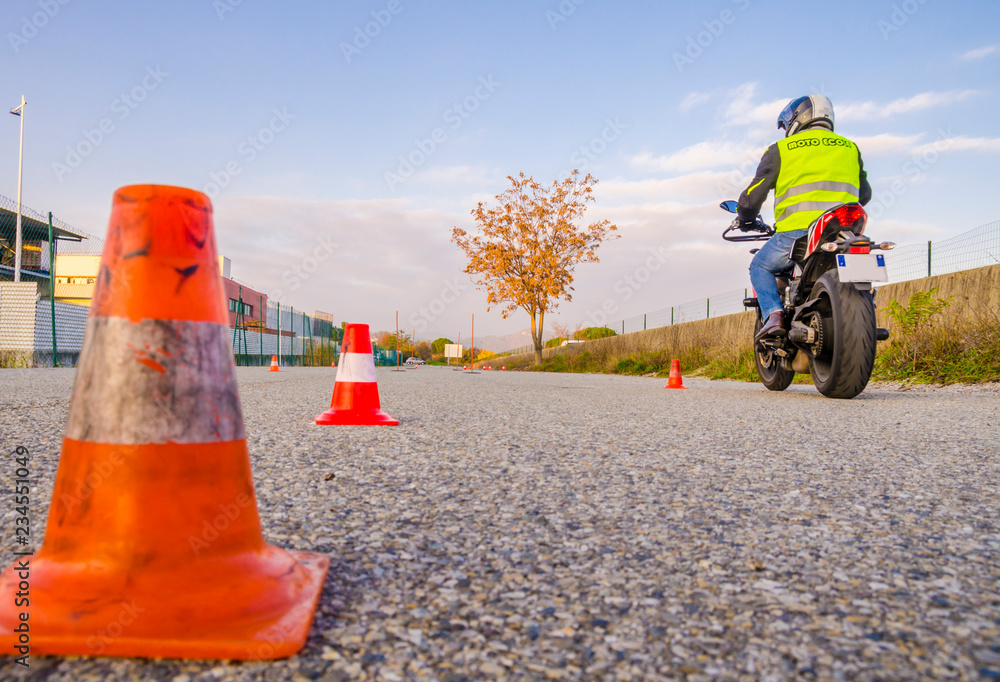 Obraz premium uczeń motocykla / motocyklista