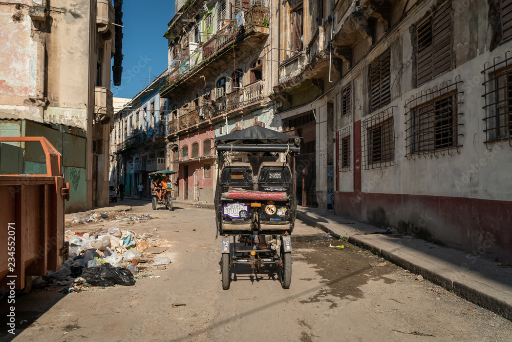 Naklejka premium Cuban street