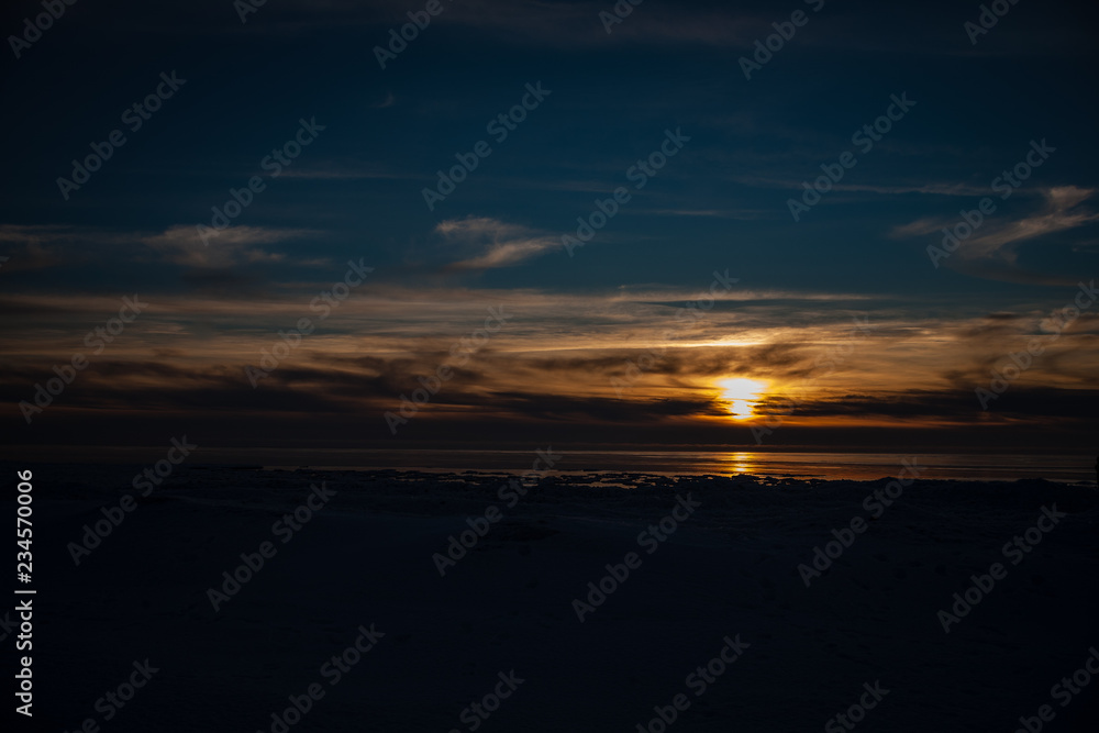 Fototapeta premium frozen sea side beach in winter with lots of ice and snow
