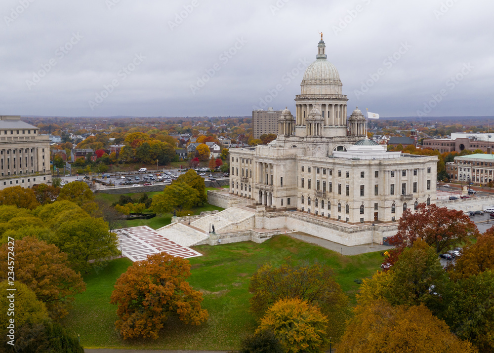 Obraz premium Providence Rhode Island Fall Color Trees Changing Capitol State House