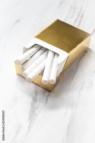 фотографія Gold Pack Cigarettes