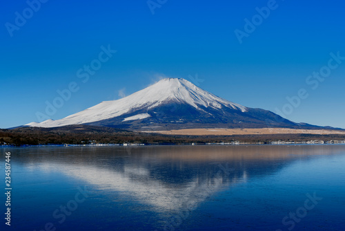 富士山 冬景色 日本の山梨県山中湖村