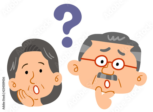 疑問を感じるシニアの夫婦　顔　心配　困った　不安
