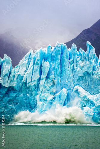 Breaking Ice - Perito Moreno