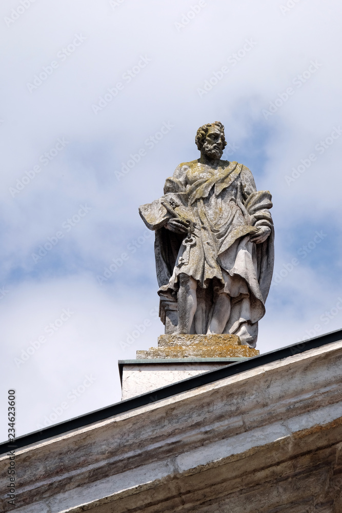 Fototapeta premium Saint Peter the Apostle, statue on facade of the Mantua Cathedral dedicated to Saint Peter, Mantua, Italy 