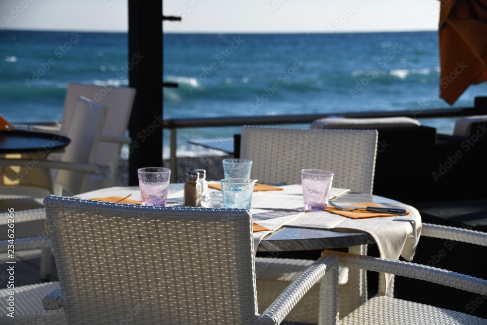 Papier peint restaurant en bord de mer