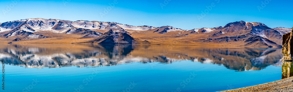 Fototapeta premium Panoramic view of beautiful Lake Tolbo in autumn