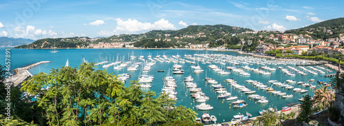 Obraz na plátně harbor near la spezia