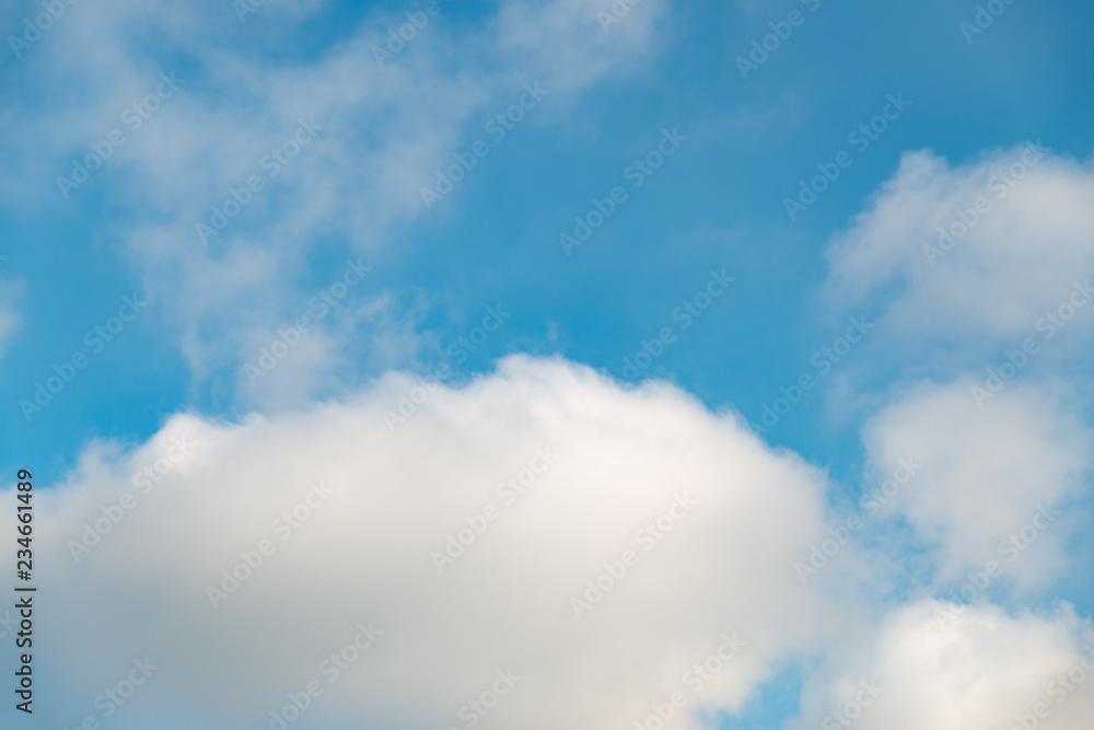 Wolken am blauen Himmel, Hintergrund