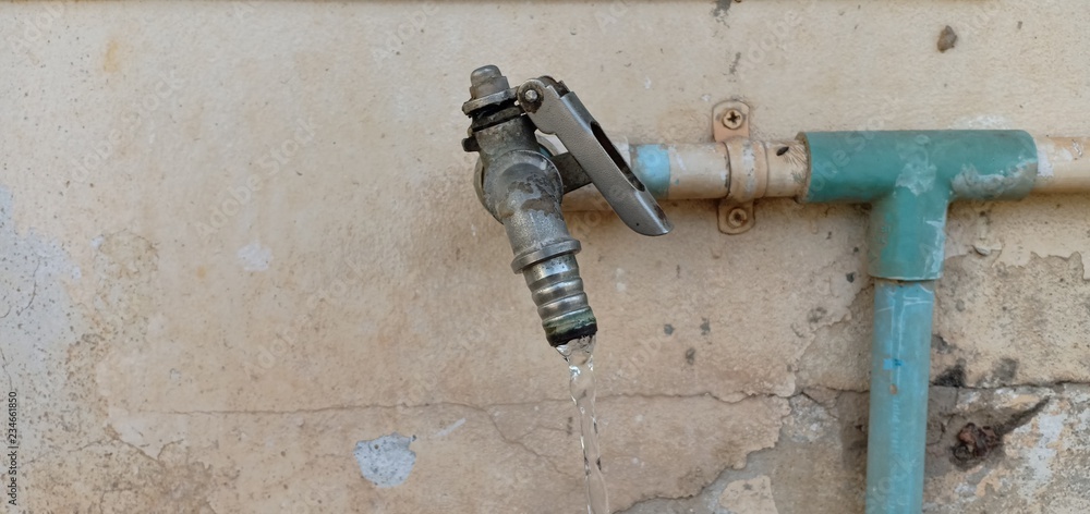 Old faucet in the garden, but still available. Old faucet in the garden, but still available.