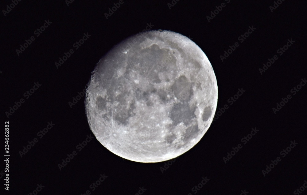 Halbmond in einer kalten Novembernacht - half moon in a cold november night Halbmond in einer kalten Novembernacht - half moon in a cold november night